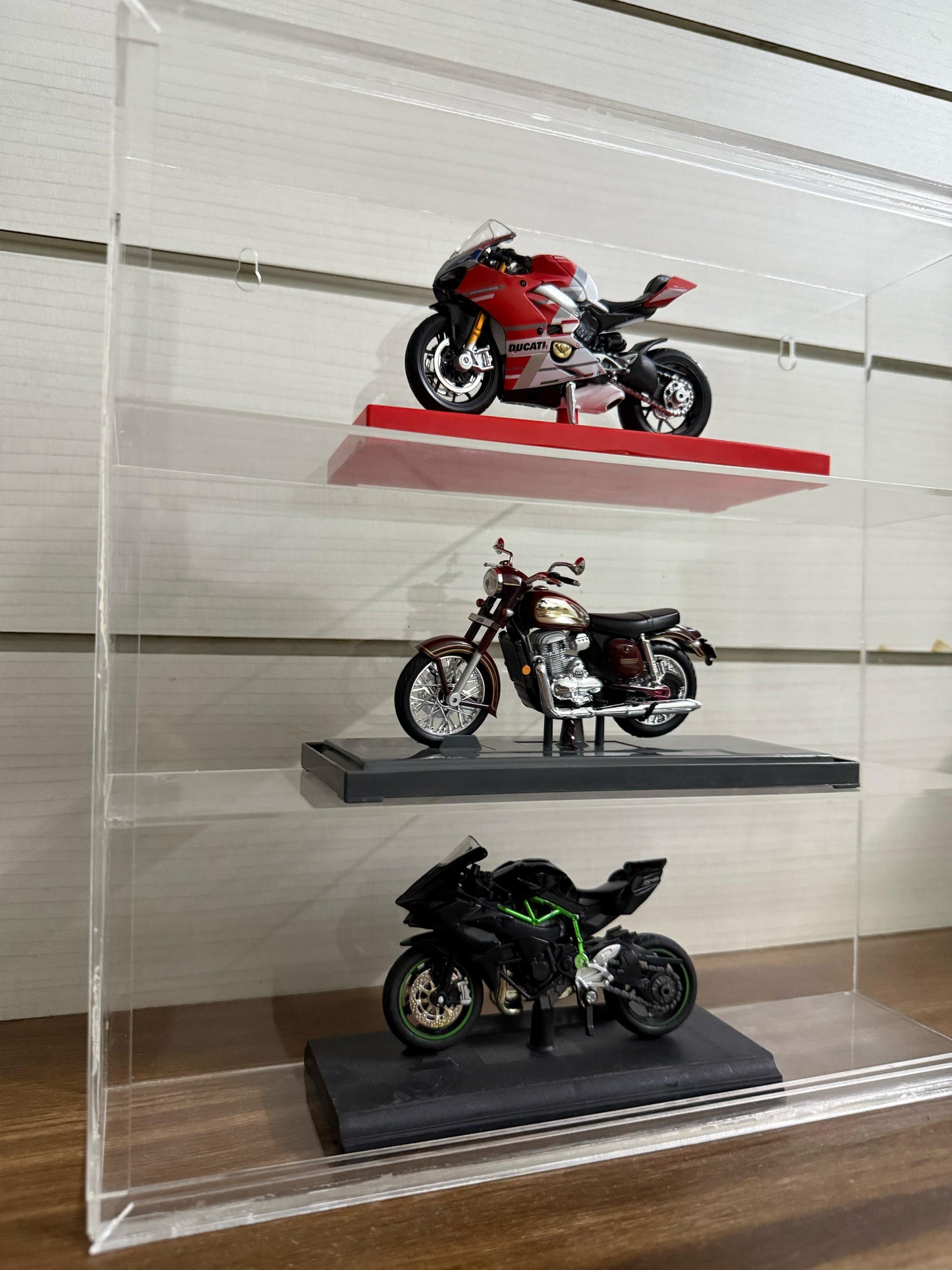 Transparent organizer for scale model Motor Bikes 1:18