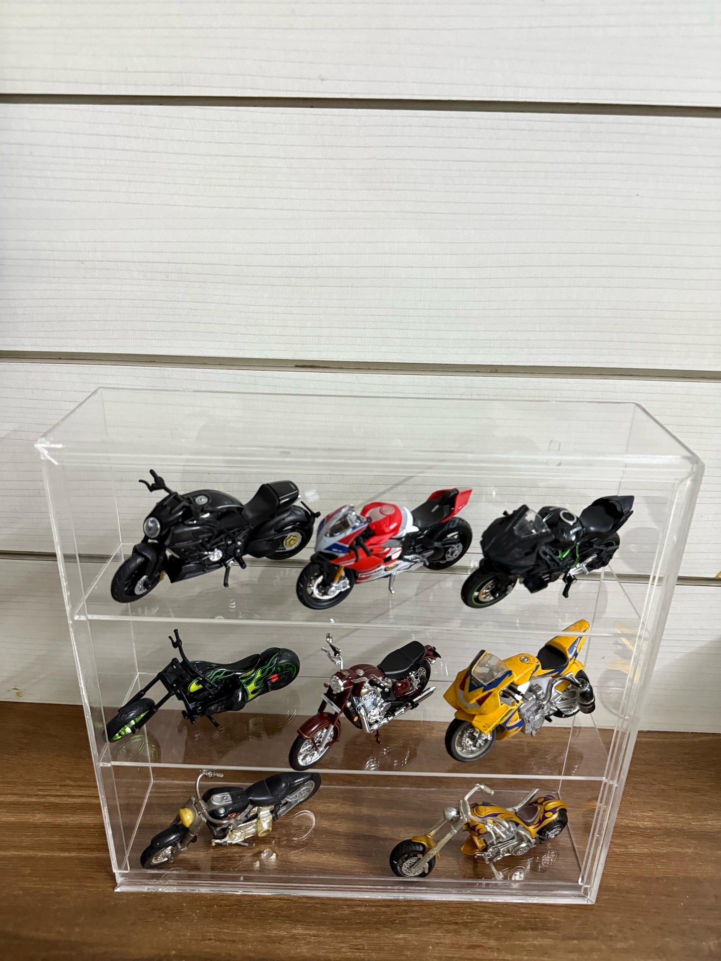 Transparent organizer for scale model Motor Bikes 1:18