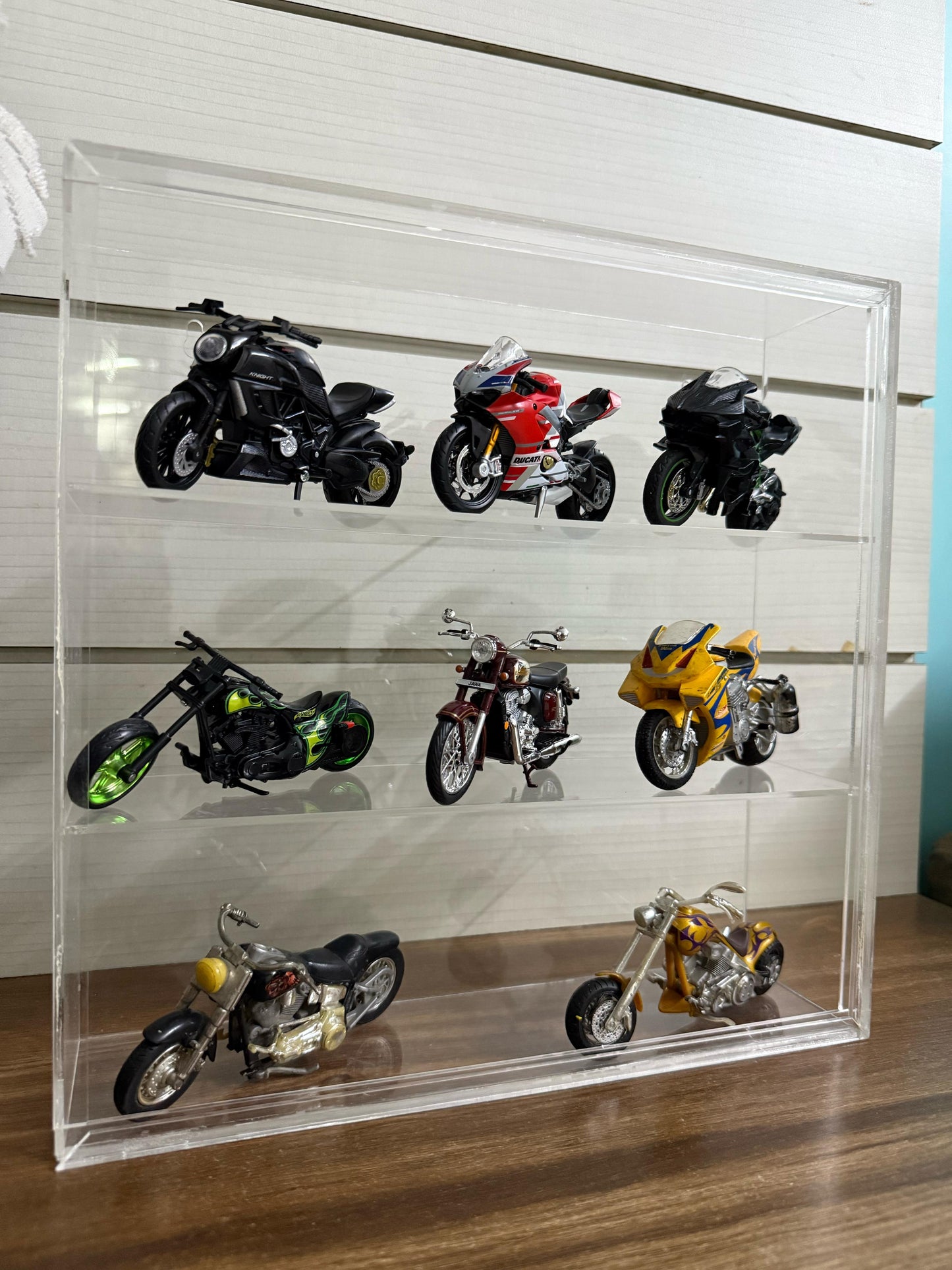 Transparent organizer for scale model Motor Bikes 1:18