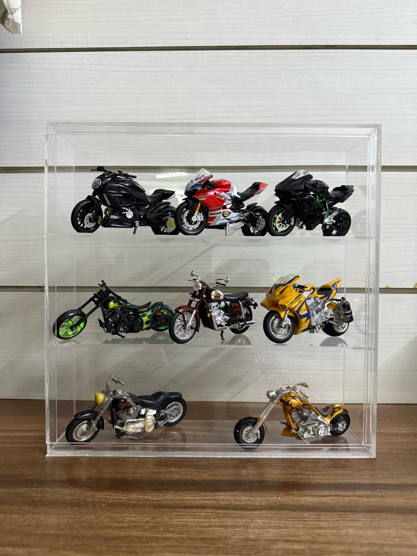 Transparent organizer for scale model Motor Bikes 1:18