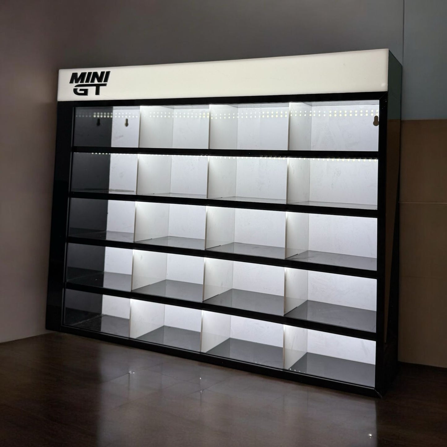 Mini GT 20 compartments LED 1/64