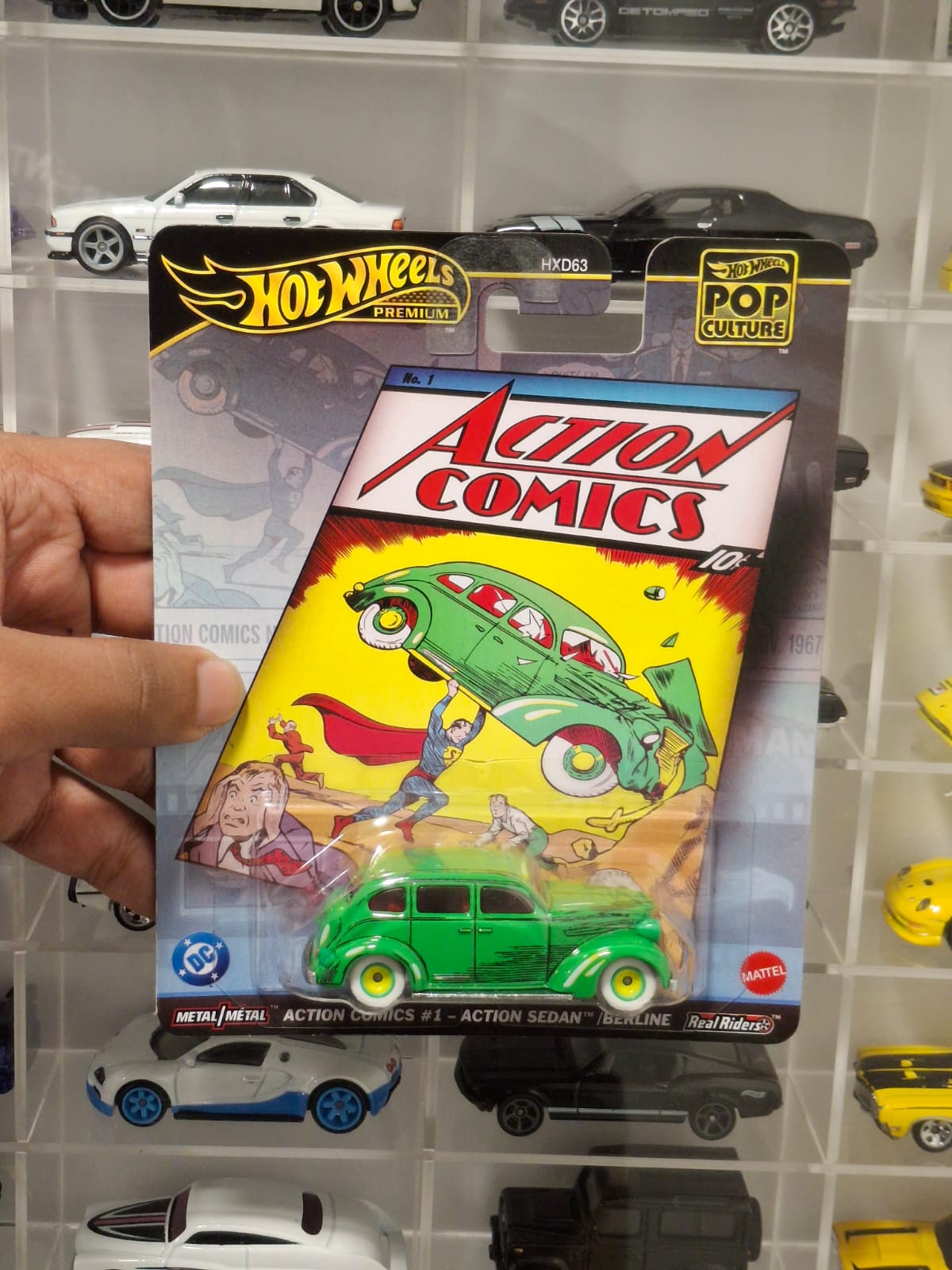 HOTWHEELS PREMIUM- ACTION COMICS- ACTION COMICS #1- ACTION SEDAN/BERLINE