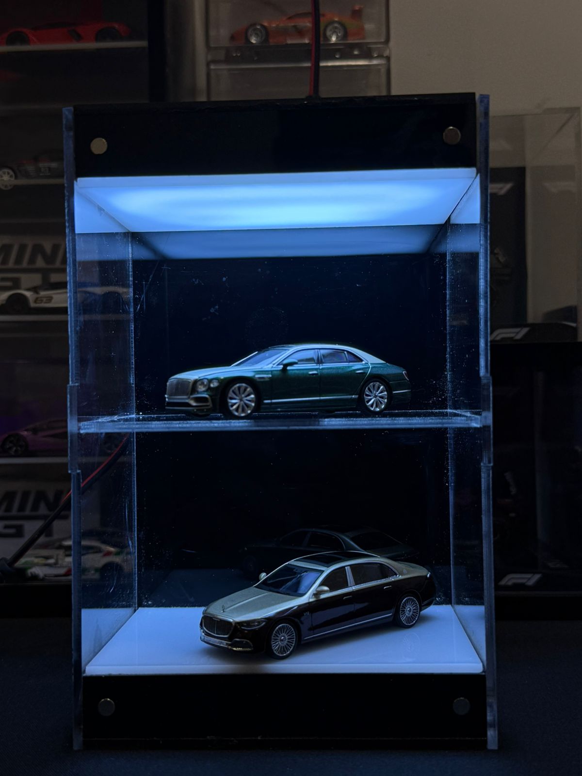 Single Car 1:64 display with Top led and Magnetic cover for MiniGT, Kaido House, Pop race, Hotwheels.