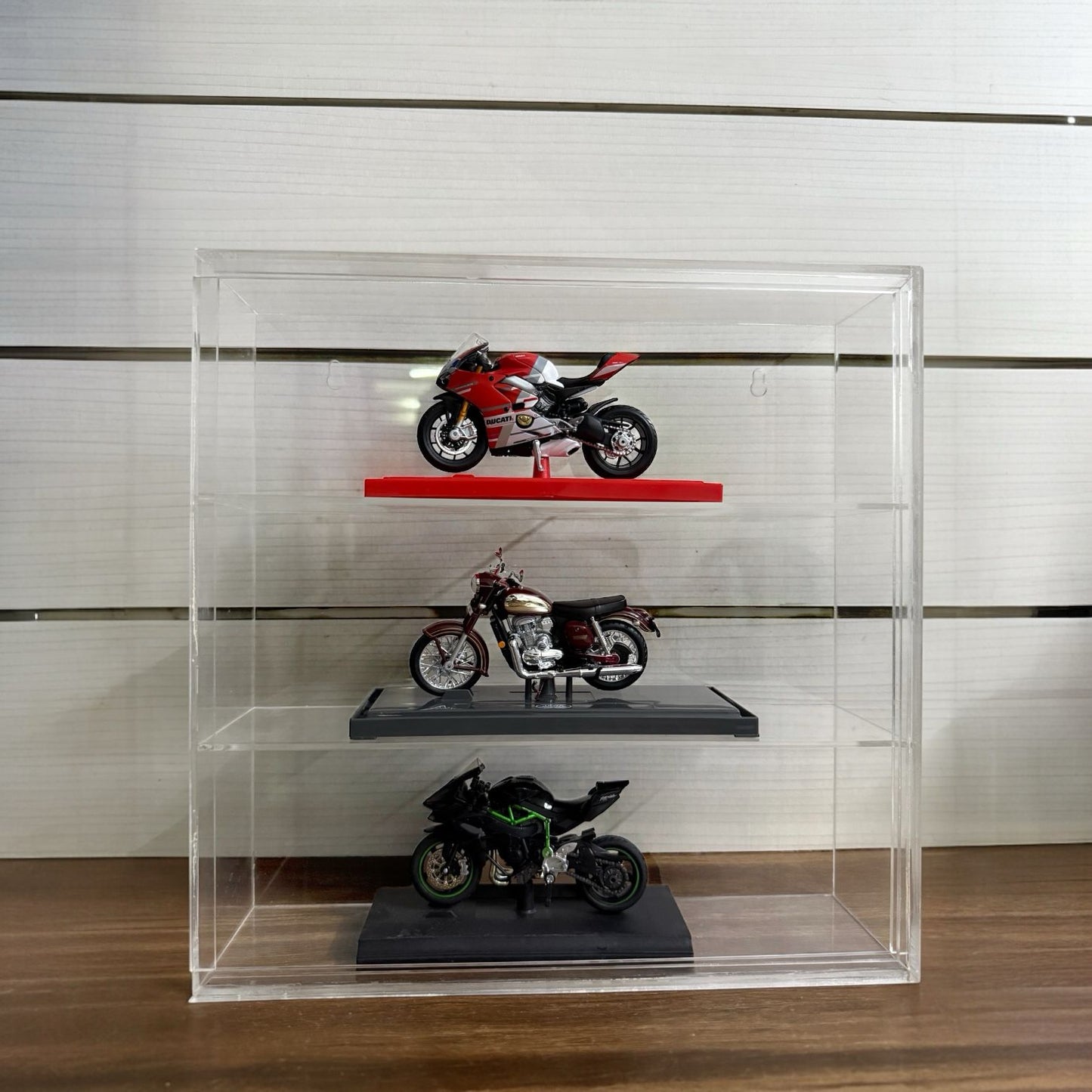 Transparent organizer for scale model Motor Bikes 1:18