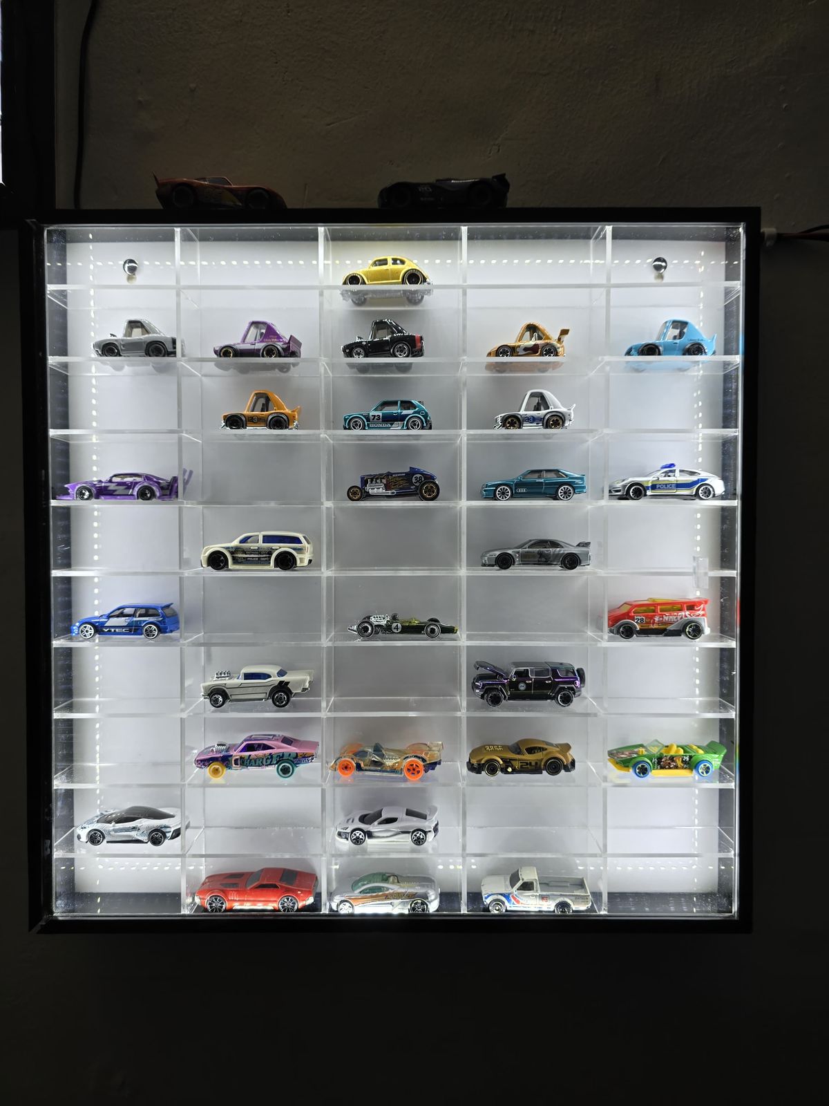 50 compartments Hotwheels organizer with Led lights. 1/64