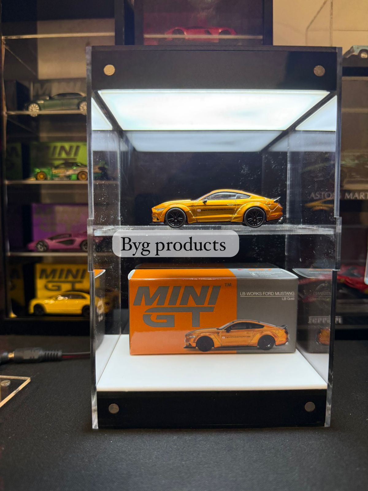 Single Car 1:64 display with Top led and Magnetic cover for MiniGT, Kaido House, Pop race, Hotwheels.