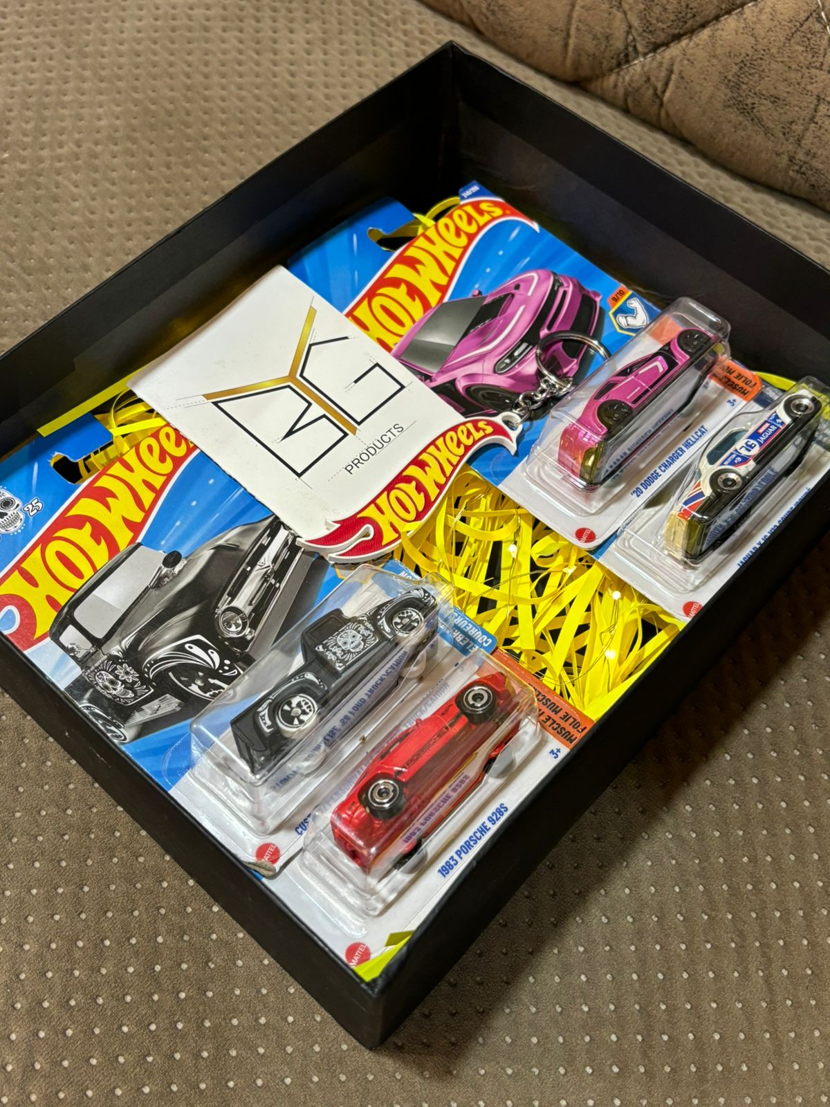 Gift Hamper- 4 Random Hotwheels + Hotwheels Keychain