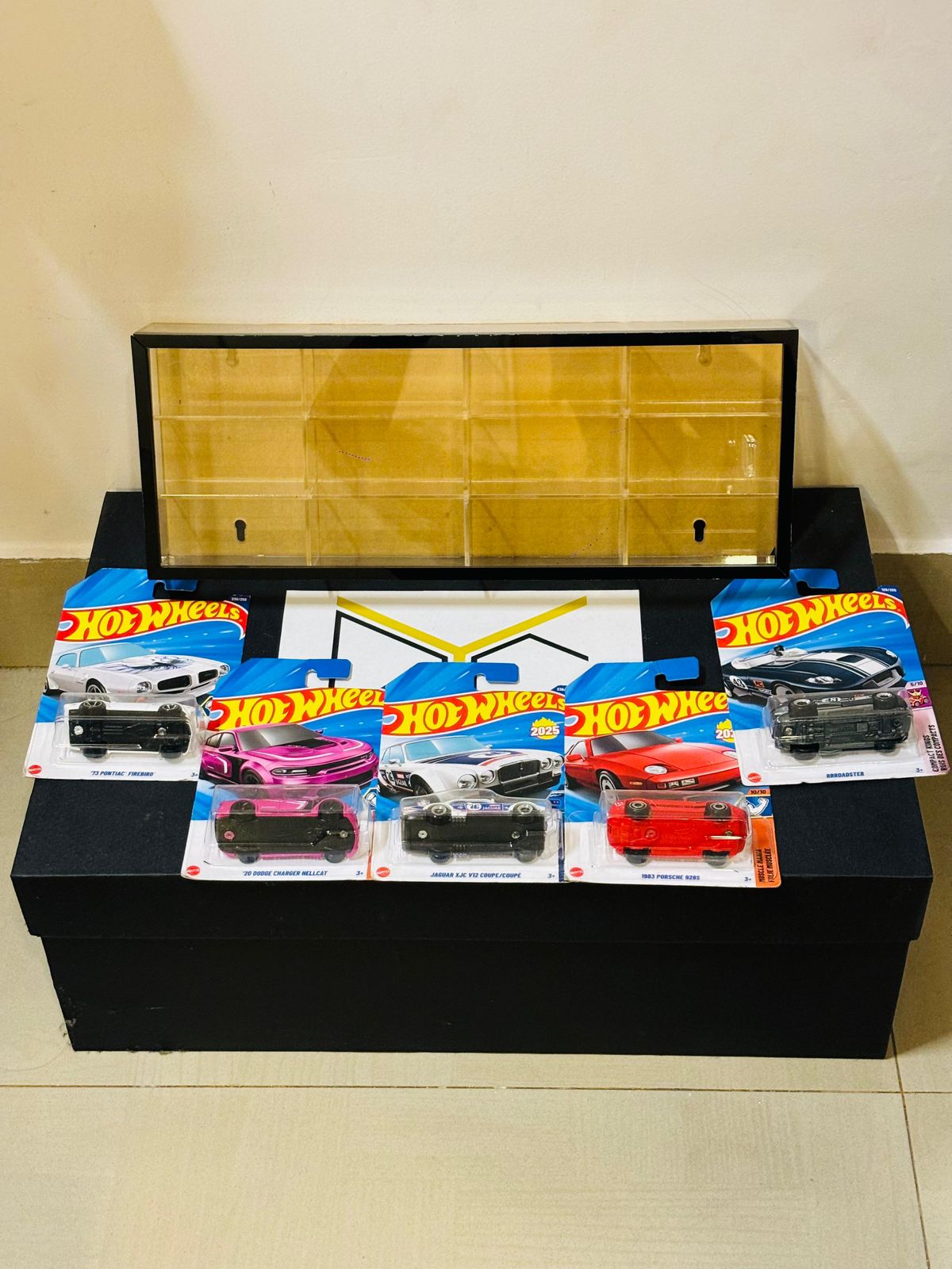 Hamper box  12 compartments display box  5 Random Hotwheels  Keychain Chocolates