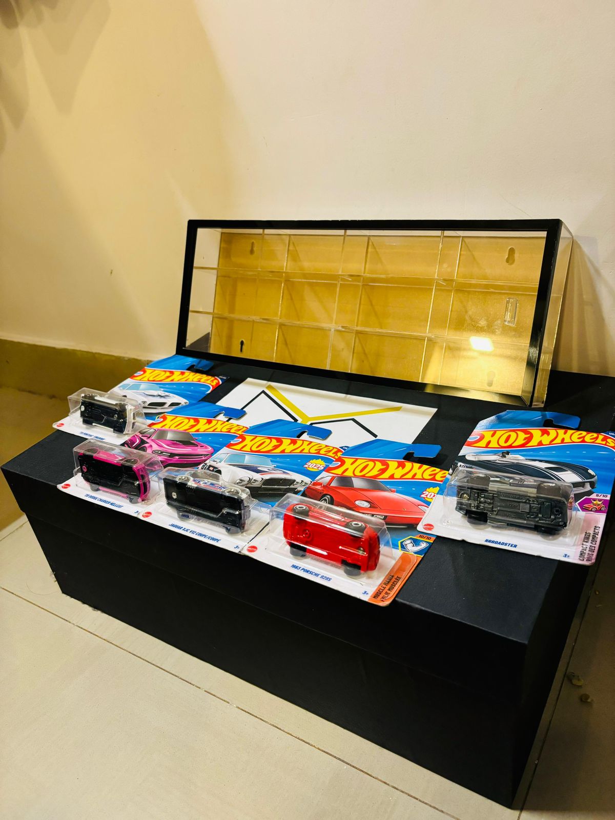 Hamper box  12 compartments display box  5 Random Hotwheels  Keychain Chocolates